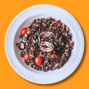 Ensalada de lentejas beluga con anchoa y aceitunas negras (350 g.)