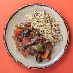 Ternera salteada con verduras y setas