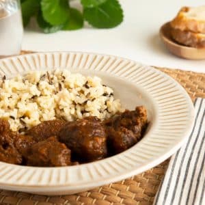 Dados de ternera guisada con arroz