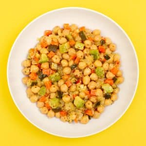 Ensalada de garbanzos con verduritas y salsa de mostaza (350 g.)